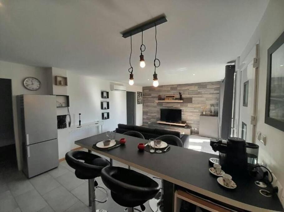 Appartement Spacieux &Tres Calme. Spacious & Very Quiet Apartment. Carros Exteriér fotografie